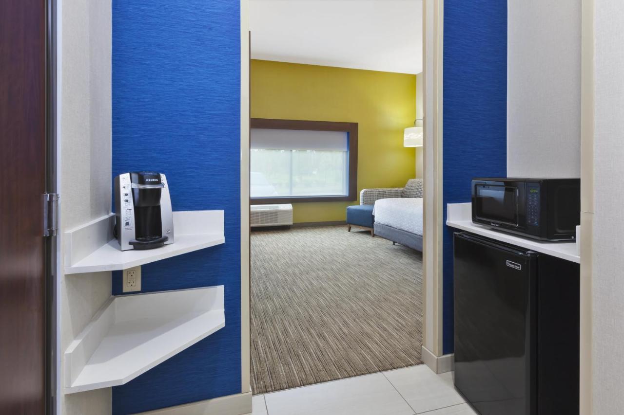 Holiday Inn Express & Suites - Painesville - Concord By Ihg Екстериор снимка