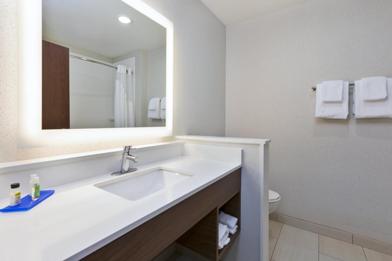 Holiday Inn Express & Suites - Painesville - Concord By Ihg Екстериор снимка